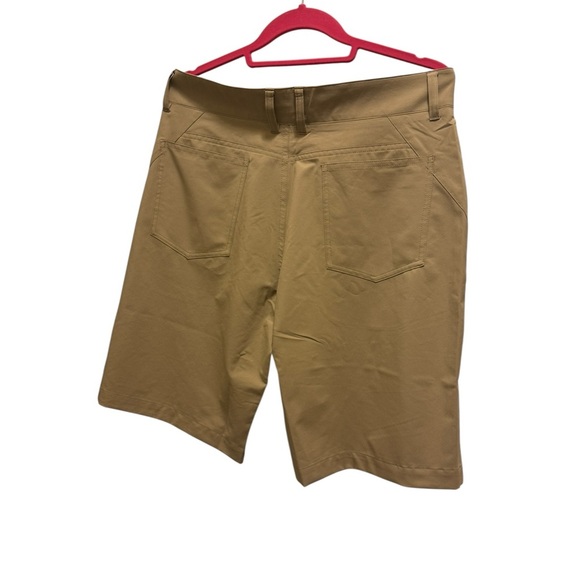 Oakley Men's Khaki Flat Front Shorts 
REGULAR FIT - Picture 9 of 10